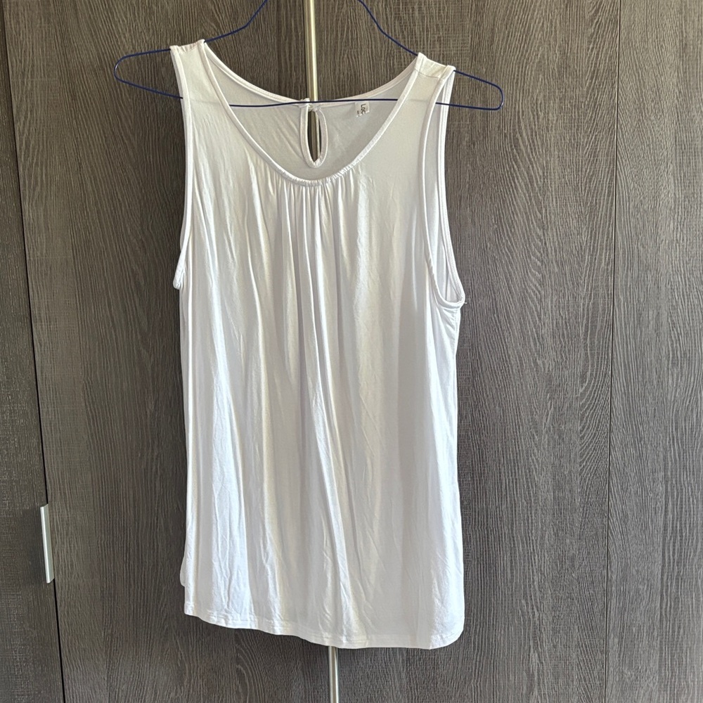 Chic White Sleeveless Tank Top